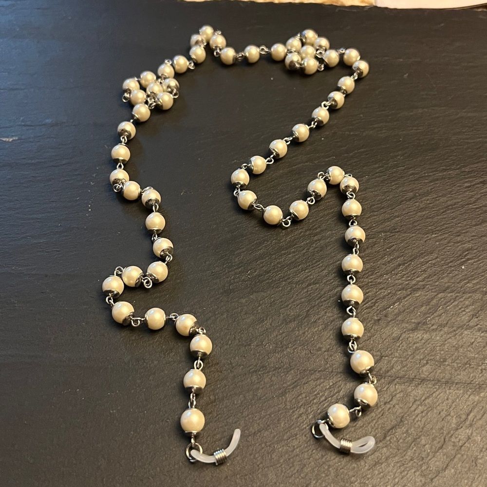 🌙 Handcrafted Vintage Silver and pearl Eyeglass Chain - Unique & Stylish 🌙